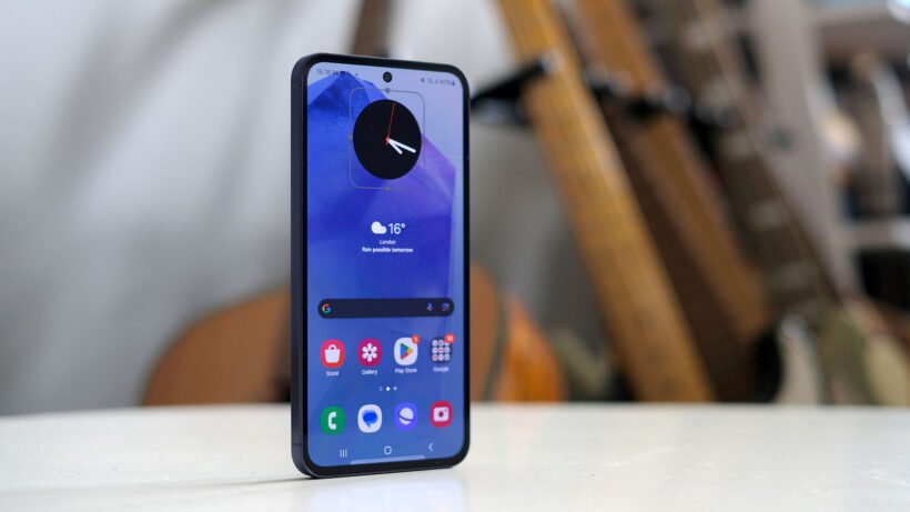 Samsung Galaxy A55 5G – best smartphones under 500 display